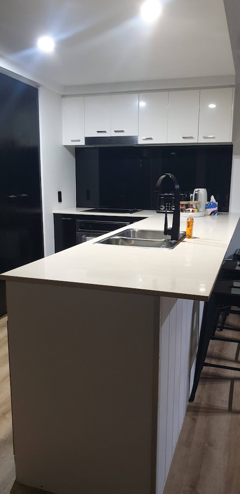 Chevron With 3beds and own Carpark Within Tower3