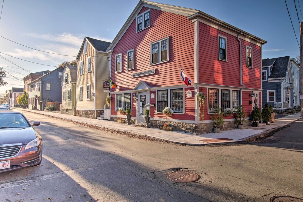 Inviting Salem Apartment Near Waterfront & Museums view 3
