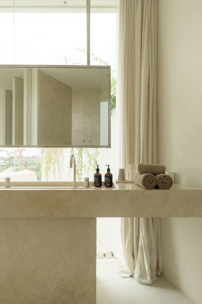 Lux Retreat 4BR Ocean Villa in Uluwatu