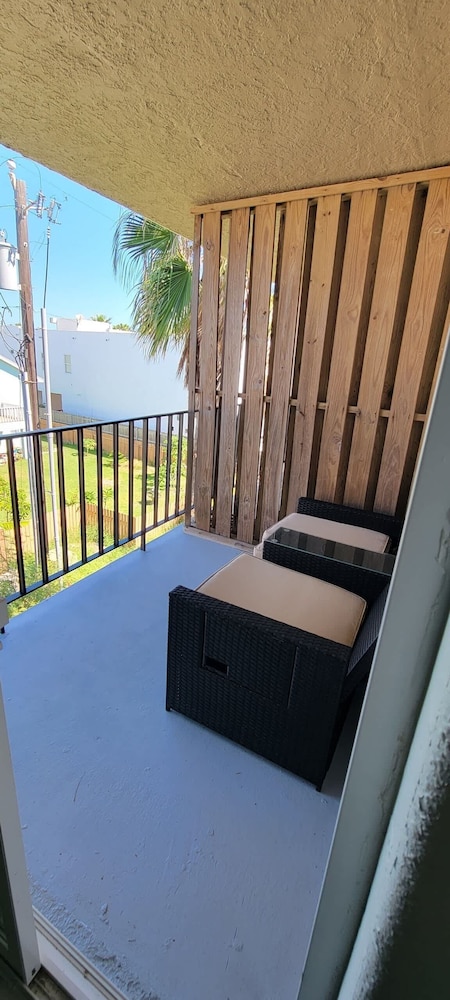 2 Levels Pool Near Beach 2 Patios 2 Bedroom Apts