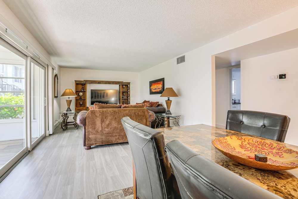 Golf Retreat w/ Pool Access: 3 Mi to Dtwn Naples
