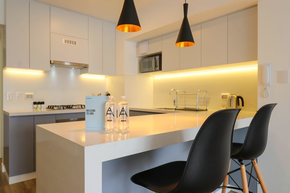 w Fabulous 2BR w Balcony in Miraflores
