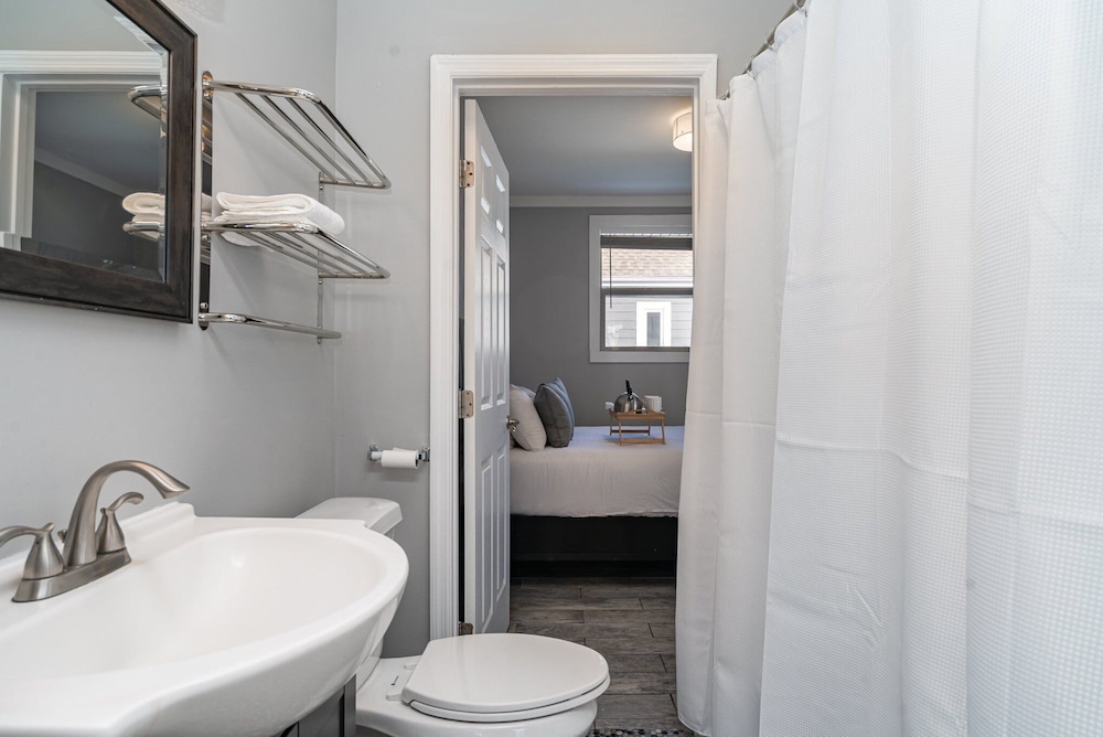 Opulent Pearl - Private Patio - Mins to Broadway