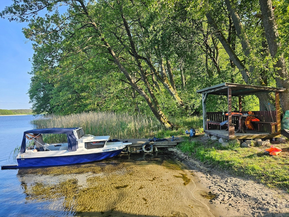 Single-story Holiday Home by the Lake
