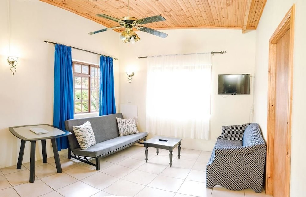 Kingfisher Hollow Exclusive Guest House