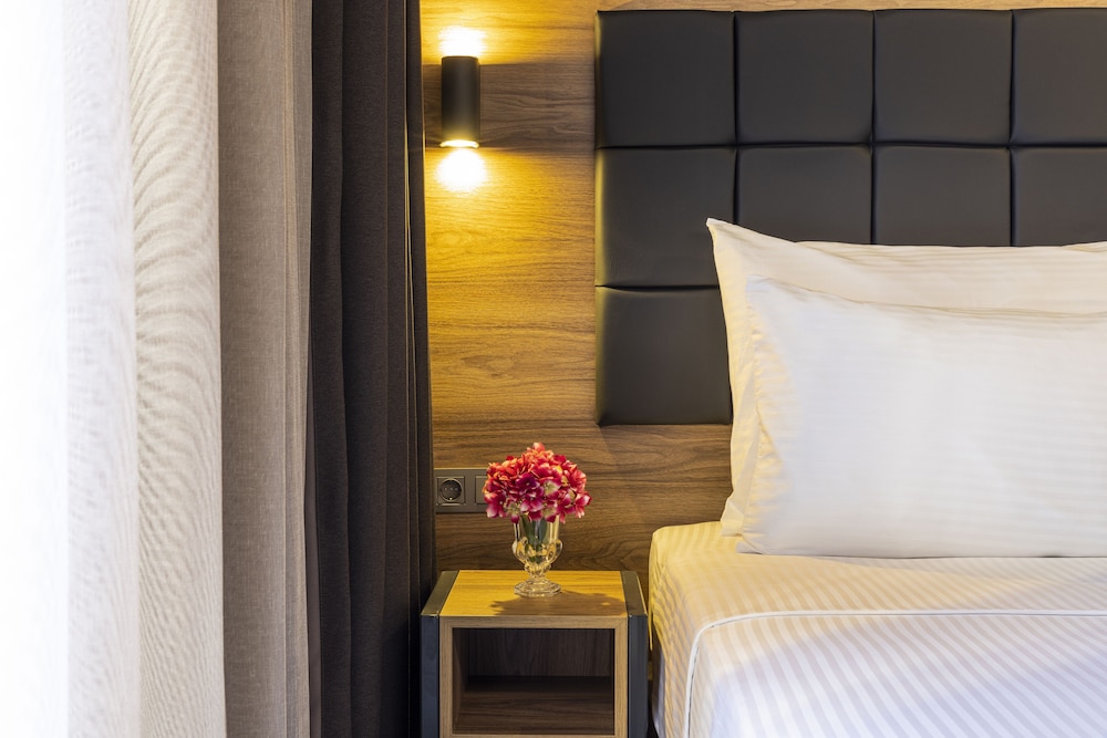 Marius Otel - Image 19