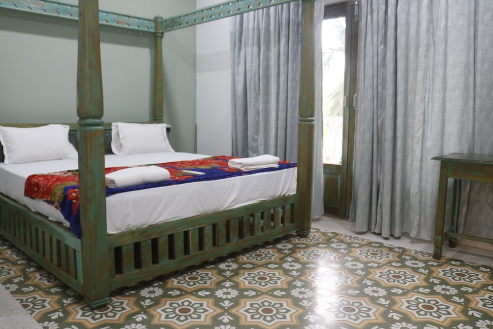 Lavish Exotic Hotel & Apartment