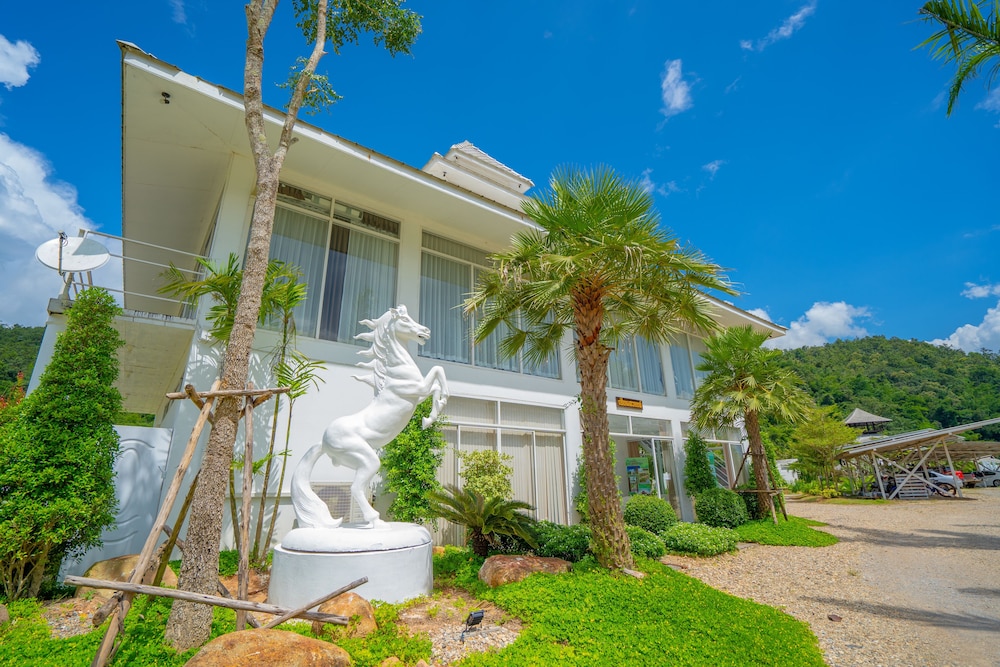 Hotel The White House Boutique Chiangrai - Image 1