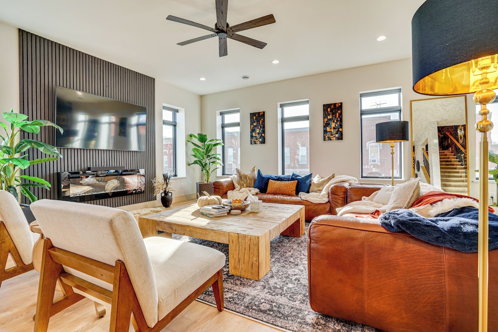 Walk to Lake City Marina: Condo w/ Rooftop Deck!