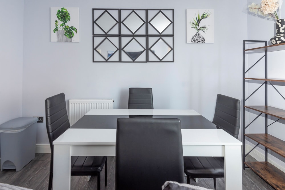 Stylish Elegant New Flat 5 Min from Crossrail