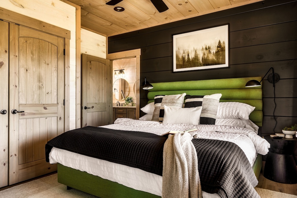 The Luxe 4 Bedroom Cabin