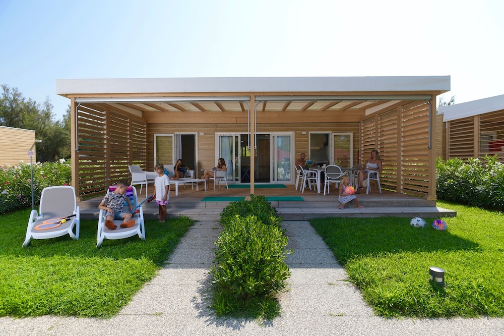 Isamar Holiday Village