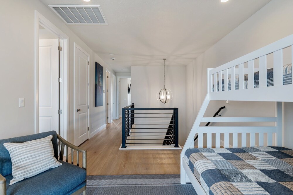 Canyon Country Oasis 6 Bedroom Townhouse