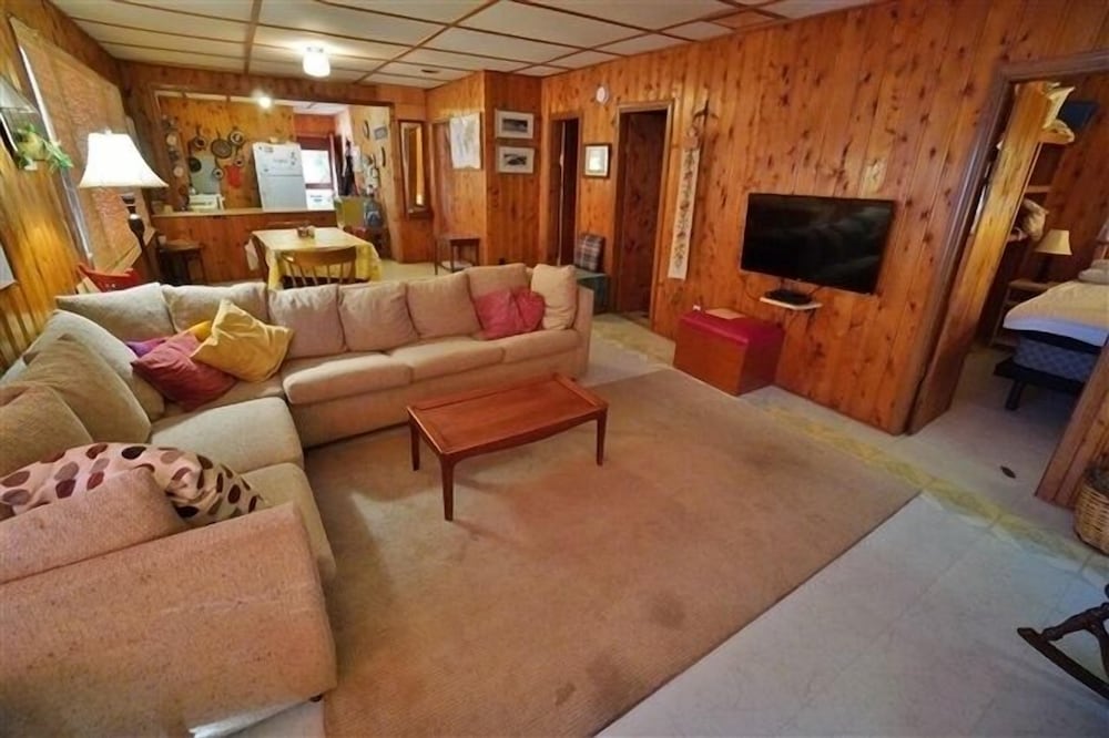 282 Papineau Lake 3 Bedroom Cottage