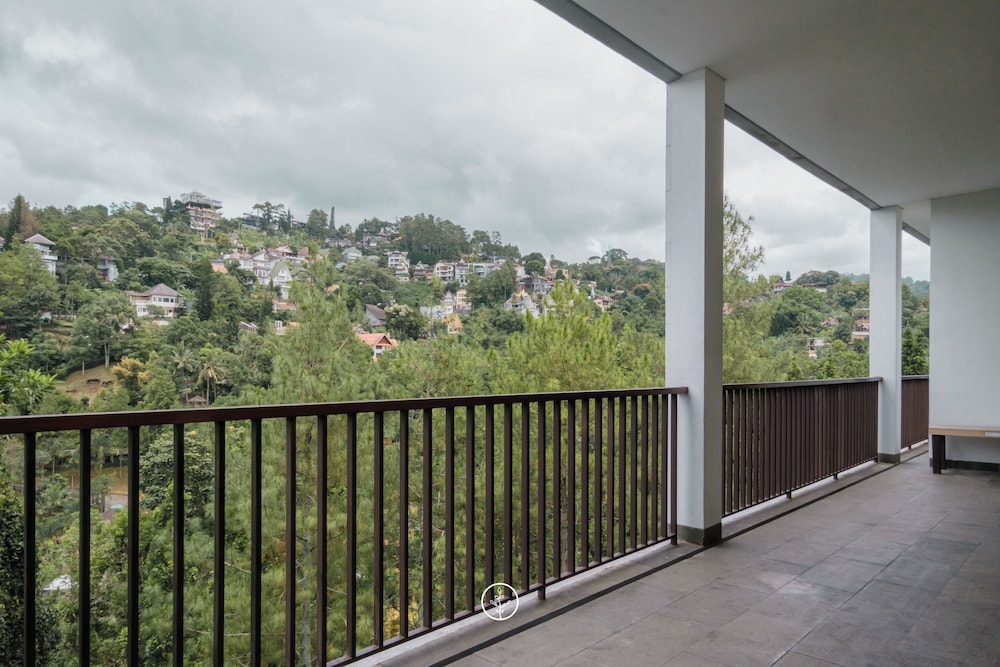 Mentari Hill View 8 BR heated pool and movie room