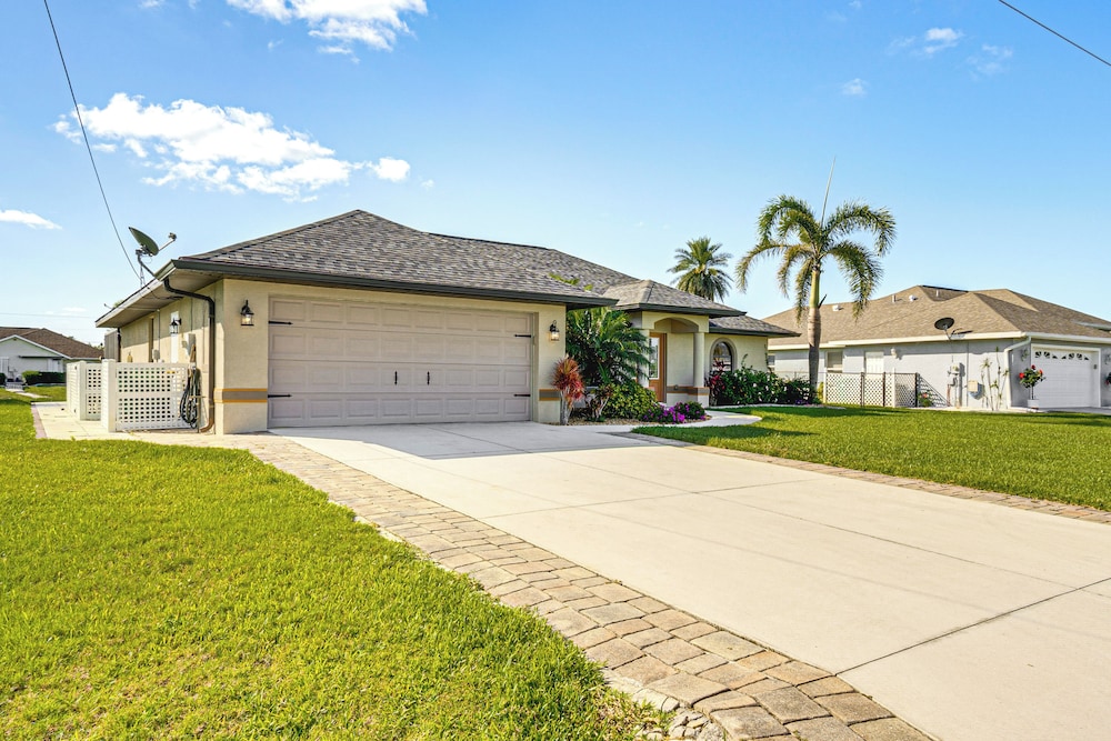 Near Golf & Beaches: Luxe Home in Rotonda West!