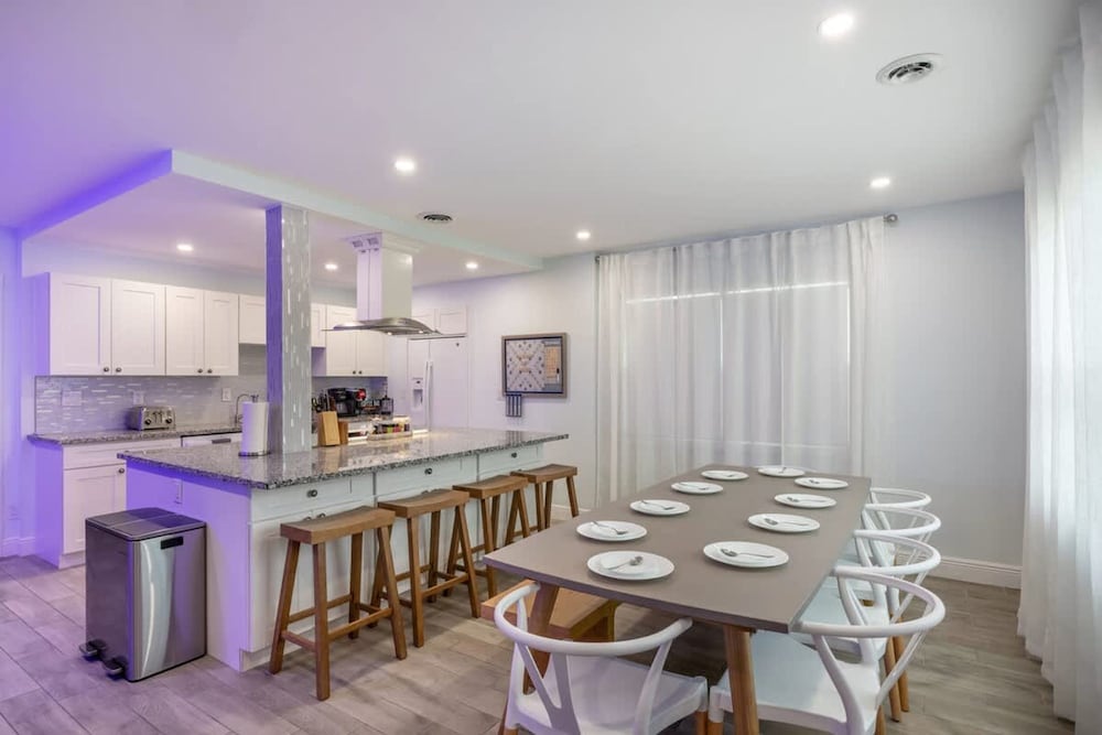 Fun Family-friendly Largo Home Heated Pool