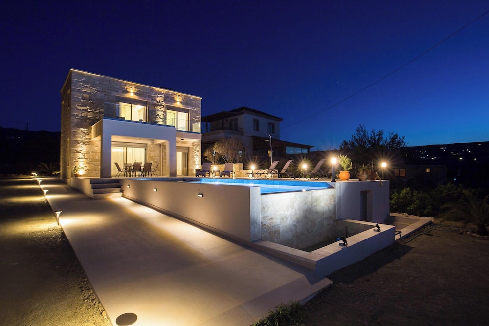 Amfitriti Villa