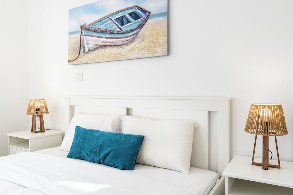Azoria - Stylish 1-BR Apartment in Kiti