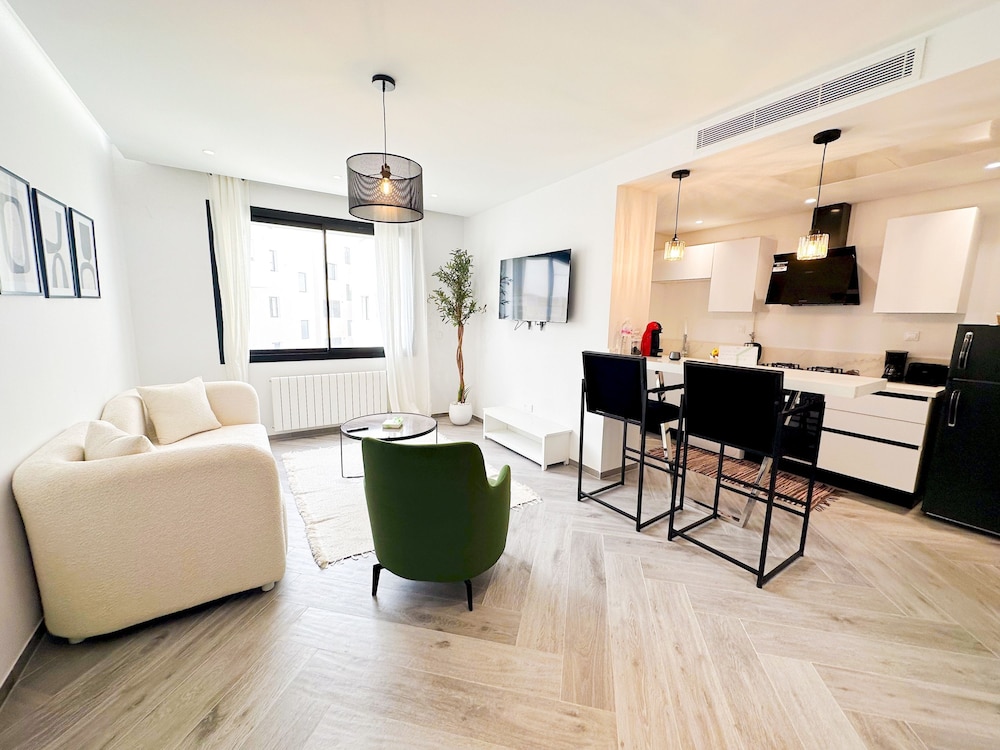 The Business Stay Brand new in Lac 2