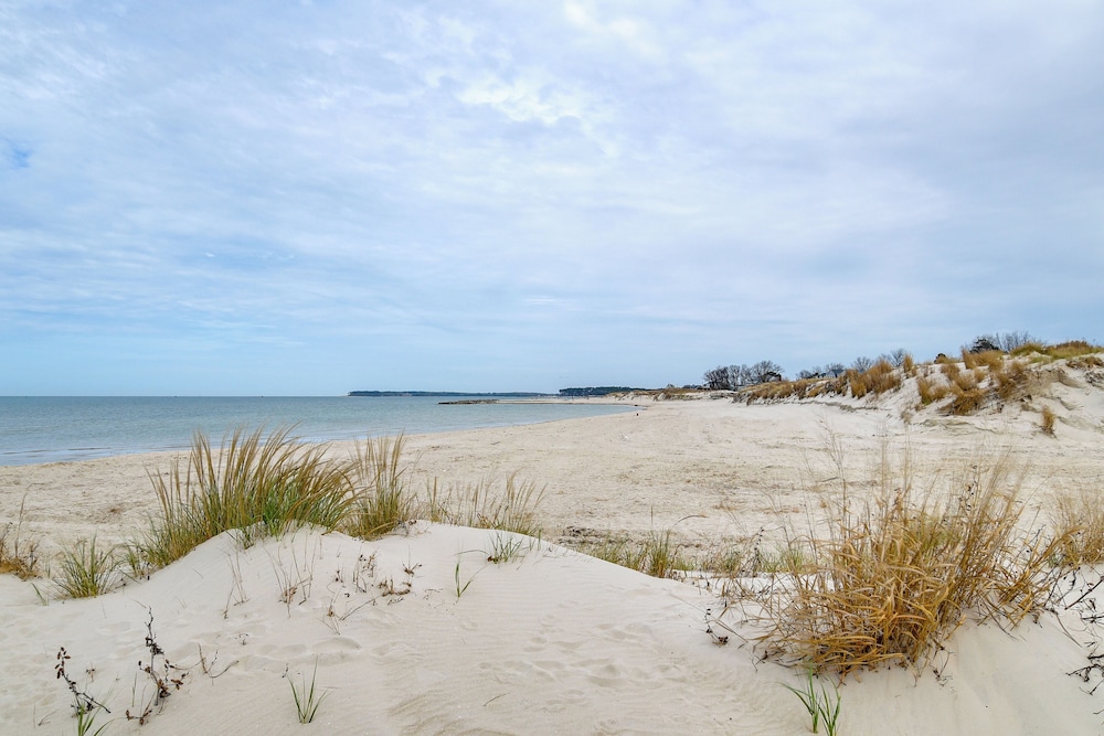 Walk to Beach & Central Park: Home in Cape Charles