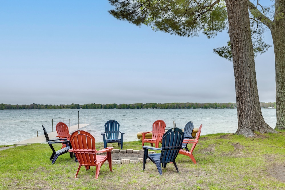 Fisher's Paradise: Lakefront Cottage in Baldwin!