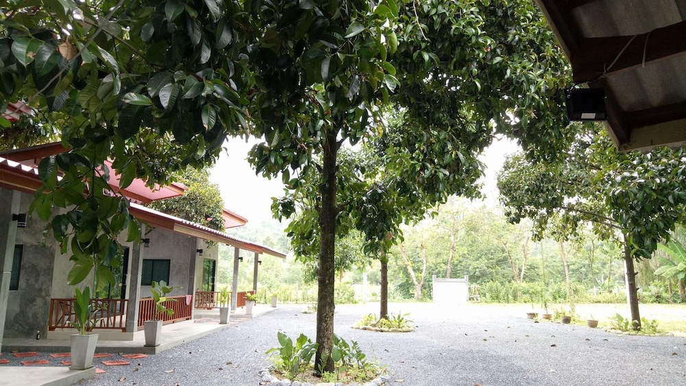 Baan Keree Thara Khiri Wong view 2