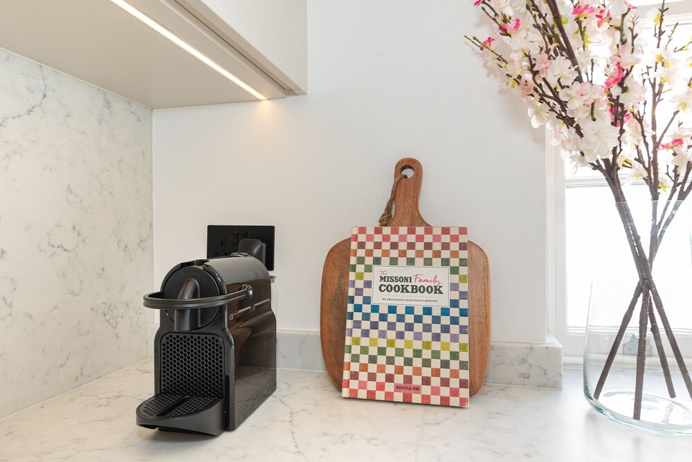 Elegant and Bright 3-bed Flat Near Sloane Square