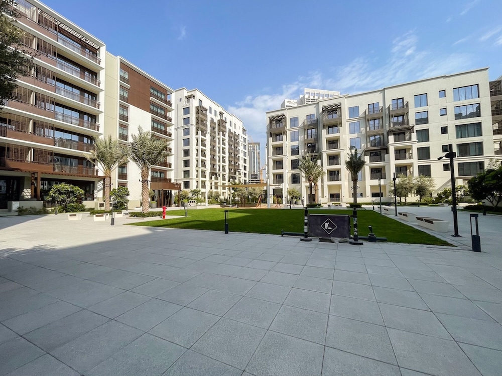 Elegant 4-bedroom Apartment Perfect for Families in Dubai Creek Harbour
