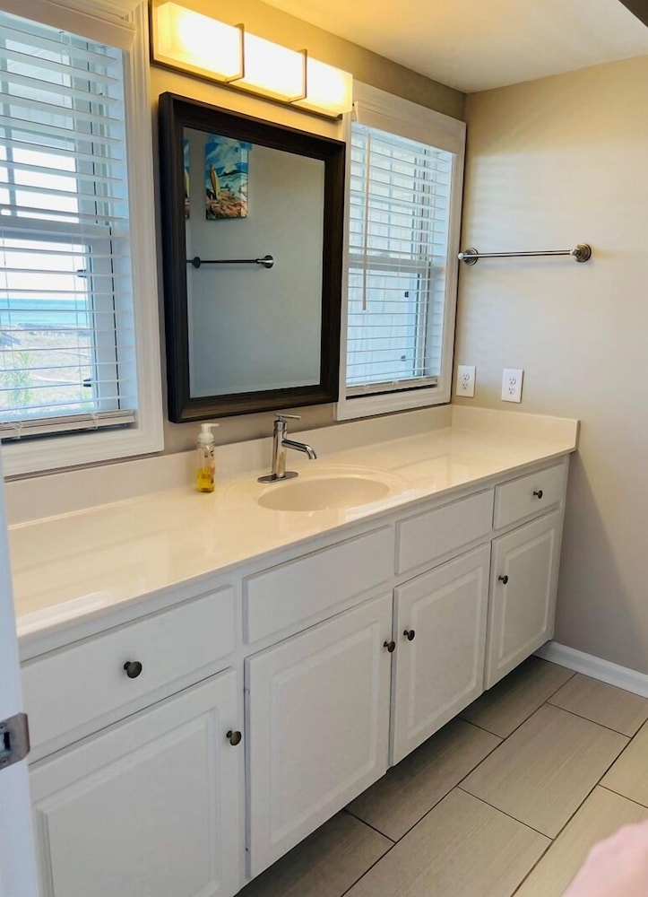 Fins / 1295 Ocean Blvd West 10 Bedroom Home