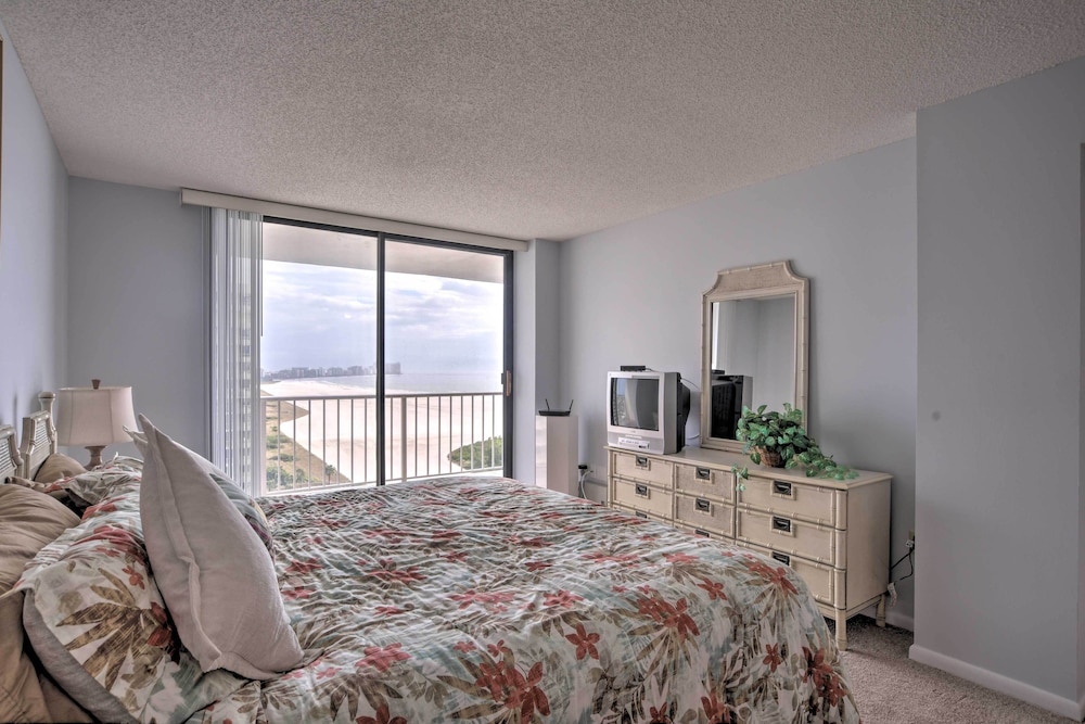 Beachfront Marco Island Resort Condo w/ Pool! view 5