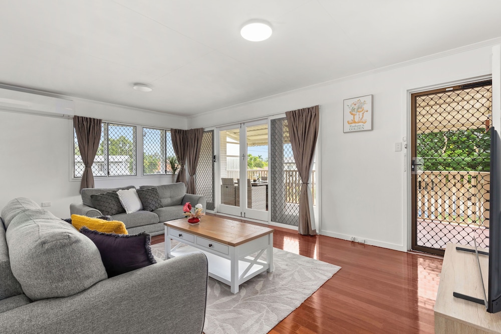 Kozyguru | Carindale | 3 Bedroom Cosy House