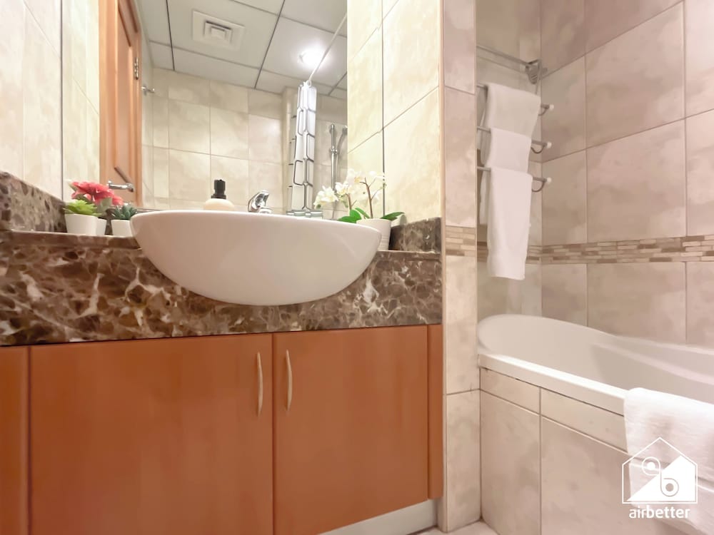 Prestige Marina Living 1BR Balcony, Pool & Gym