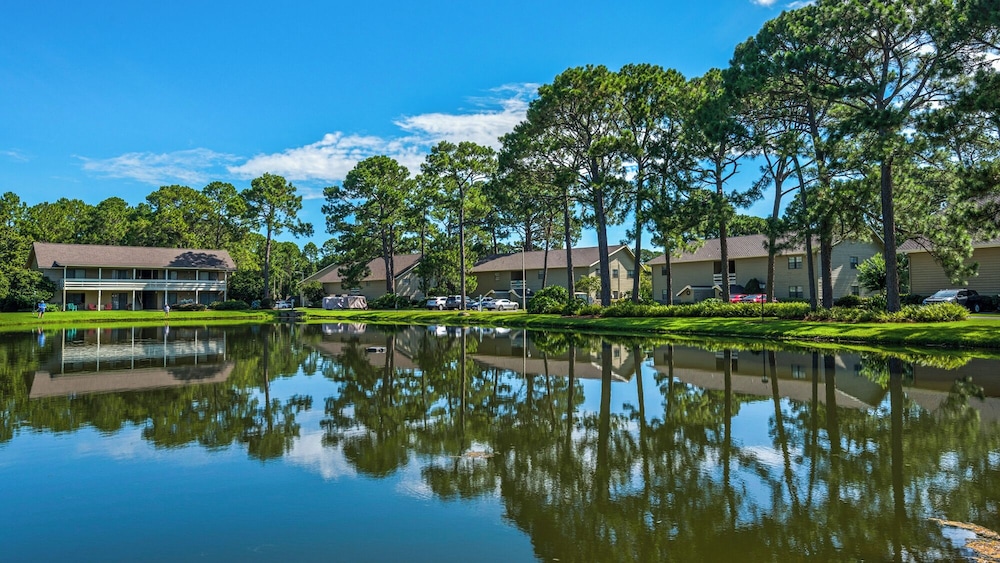 Sleeps 8 w/ Resort Pools, Tennis, Golf & Beach Access + Attraction Tickets!