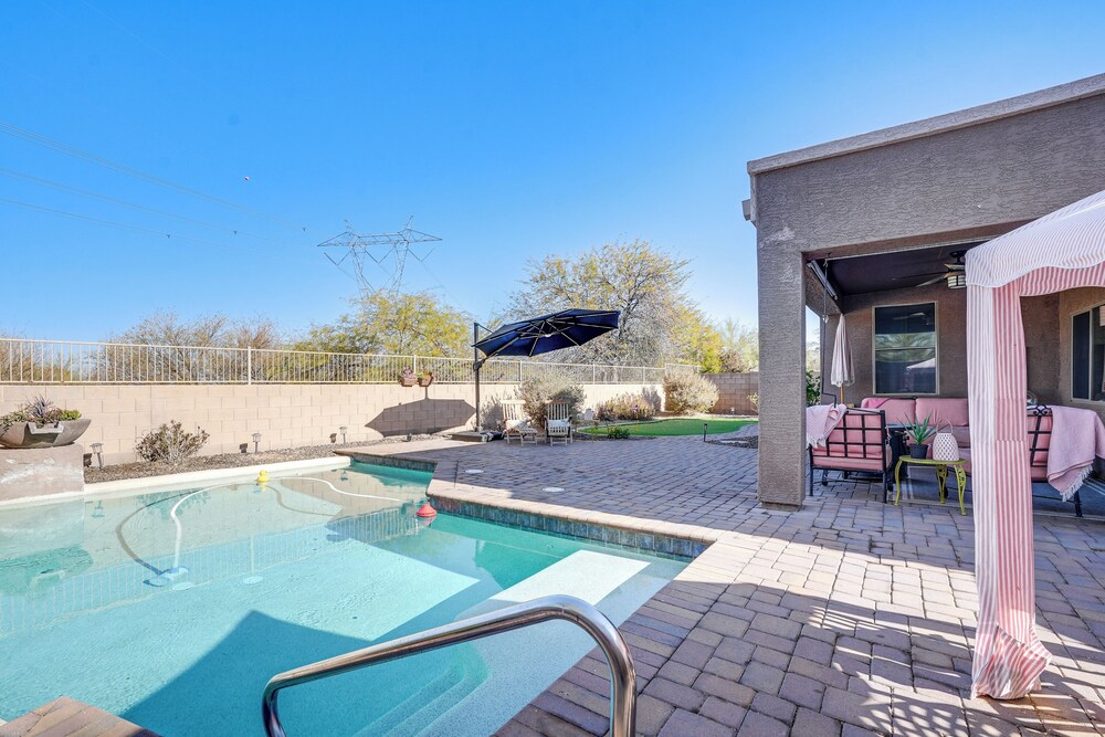 Family-friendly Goodyear Oasis: Fire Table, Pool!