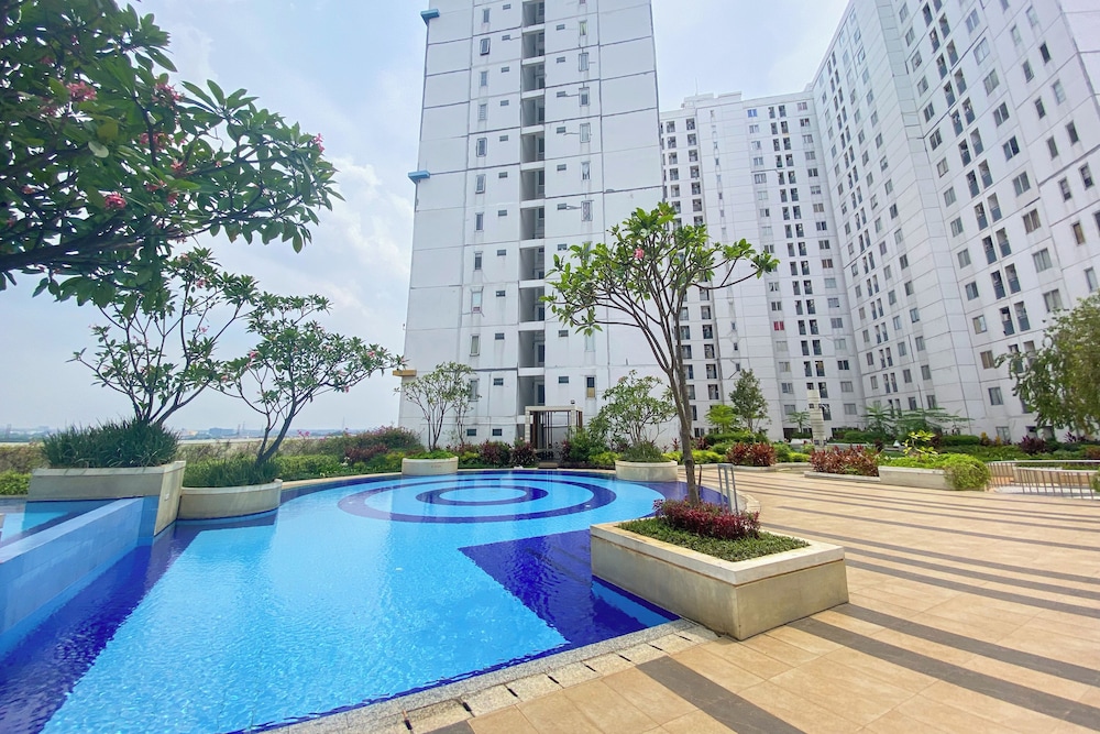 Comfort Living And Strategic 2Br At Bassura City Apartment