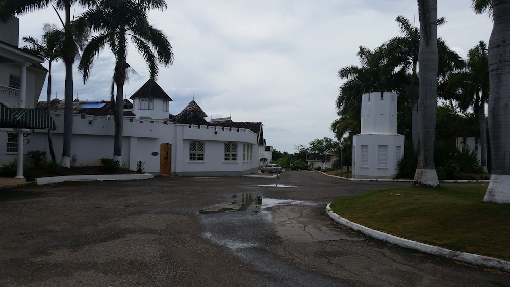Seacastles Exora Beach Suite