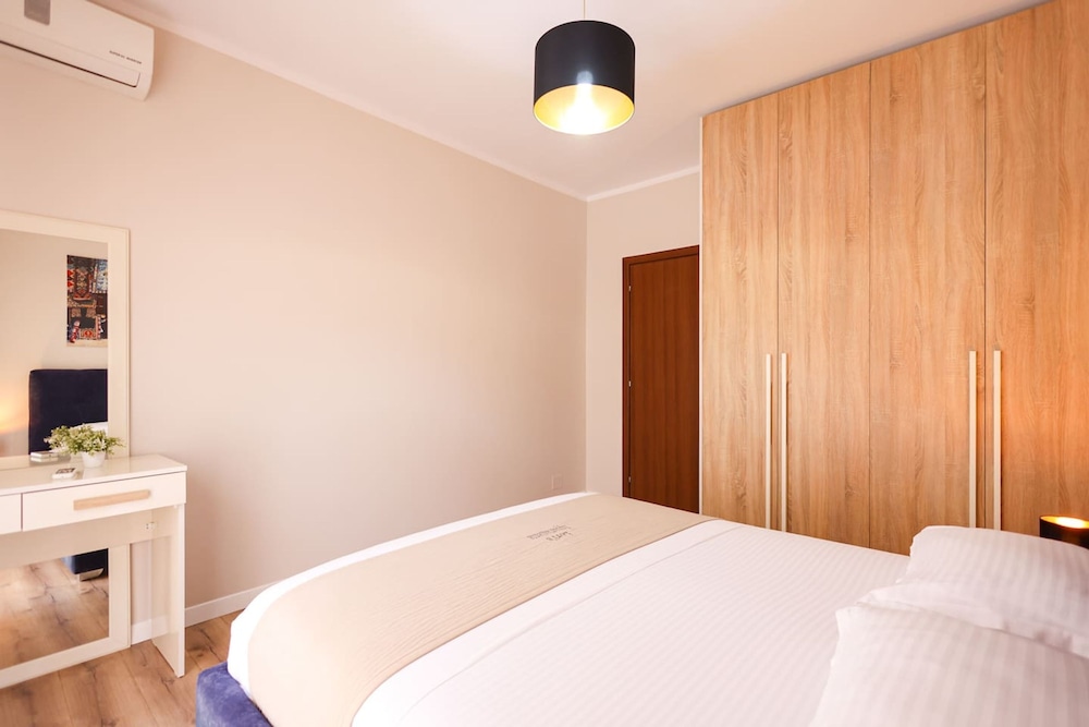 Grandstay Urban Six in Durr s