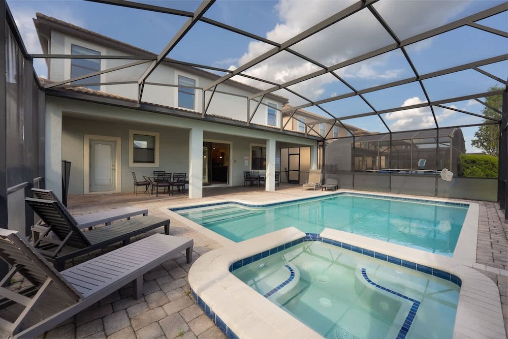 Cozy Comfortable 9BR Retreat in Champions Gate