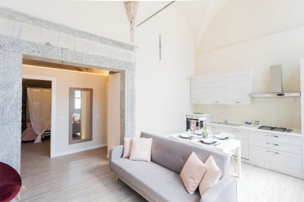 Romantic Escape City Centre With Jacuzzi & Parking by Rent all Como