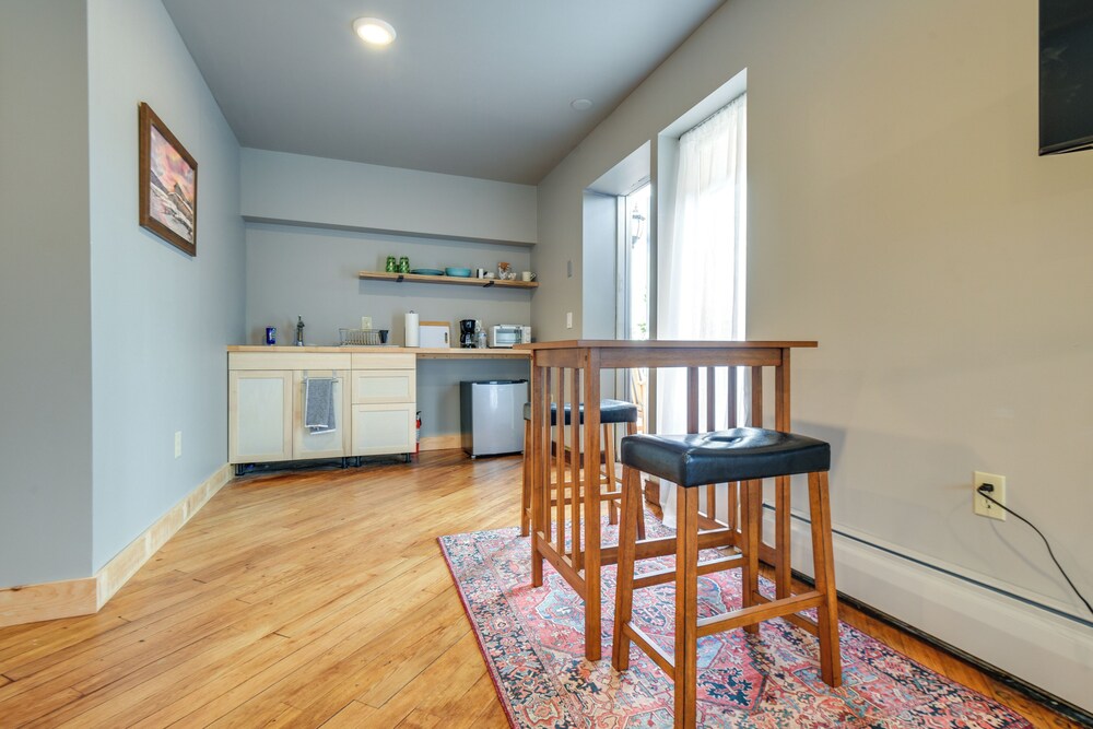 Meredith Studio Near Downtown: Hike, Swim, Ski!