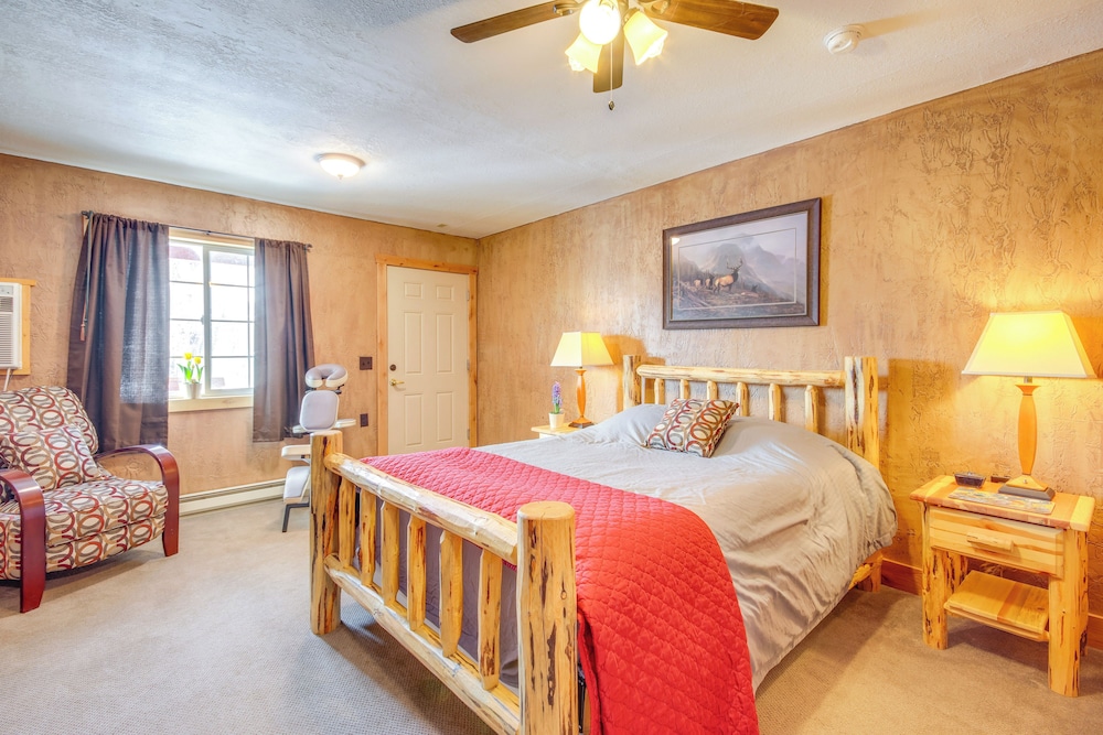 6 Mi to Chico Hot Springs: Villa w/ River Access
