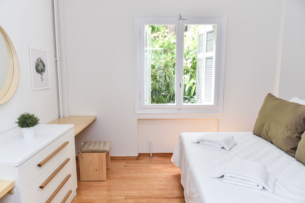 Warm Apartment at Exarchia 1 bed 2 pers