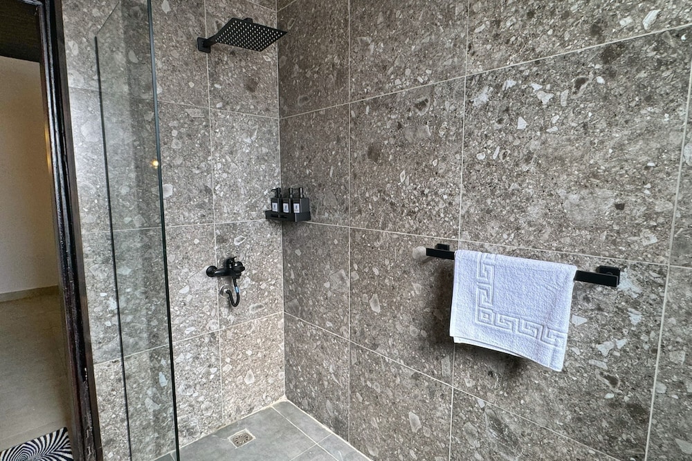 The Built-up 2 BDR Condo 15 min to CAI Airpt