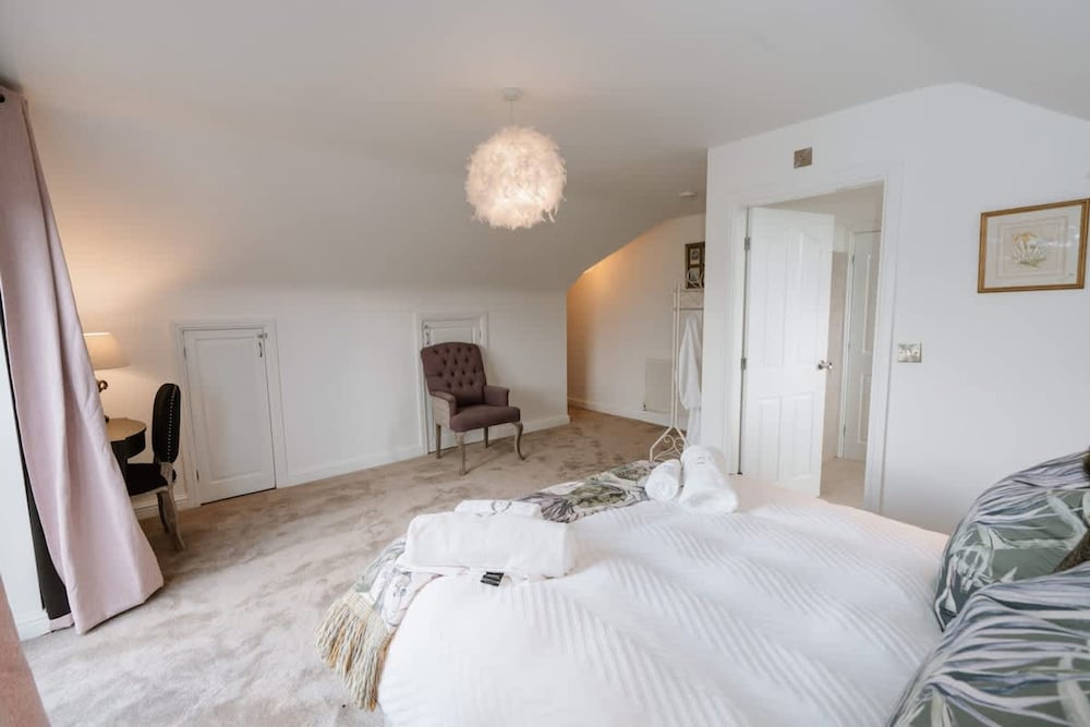 Luxury Langtoft Stud - Sleeps 10
