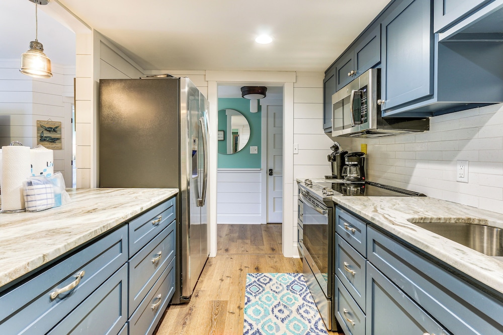 Easy Beach Access! Walkable Hilton Head Condo