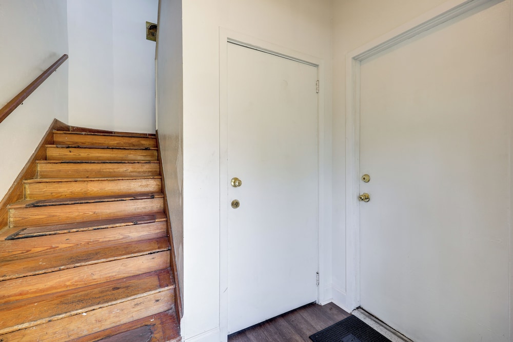 Walk to Food & Art: Condo in Historic Riverside