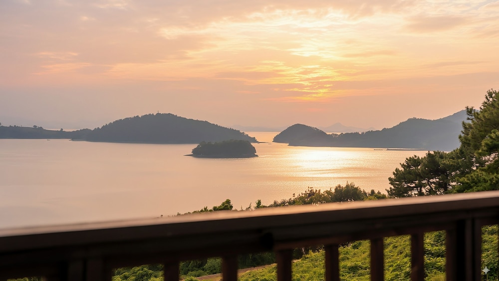 Yeosu Greenhouse Pension