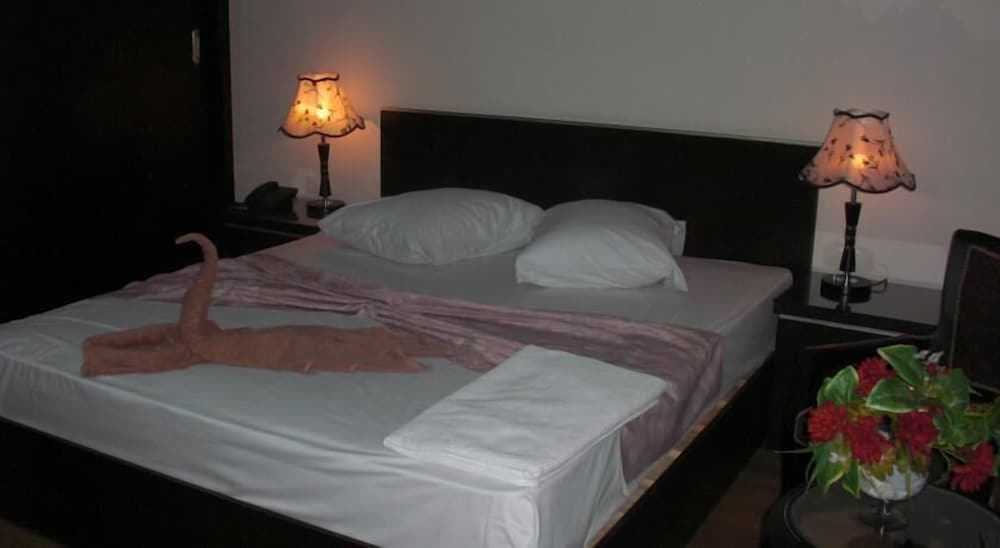 Cairo plaza Guest House