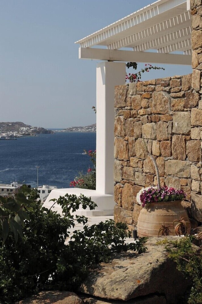 Adikri Villas & Suites